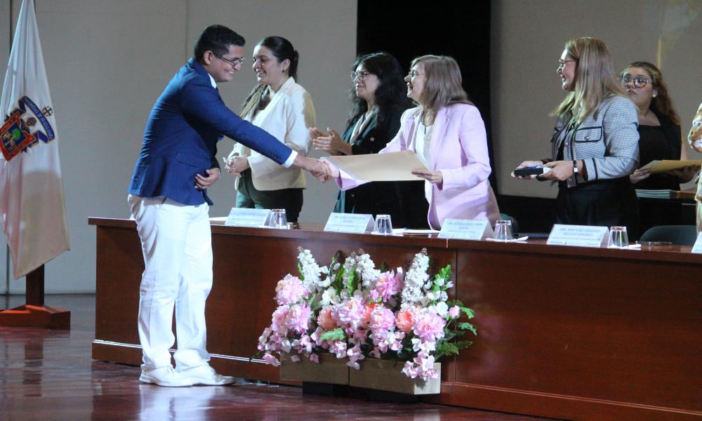 CUCosta gradúa a 35 nuevos profesionales de Enfermería comprometidos con el cuidado de la vida
