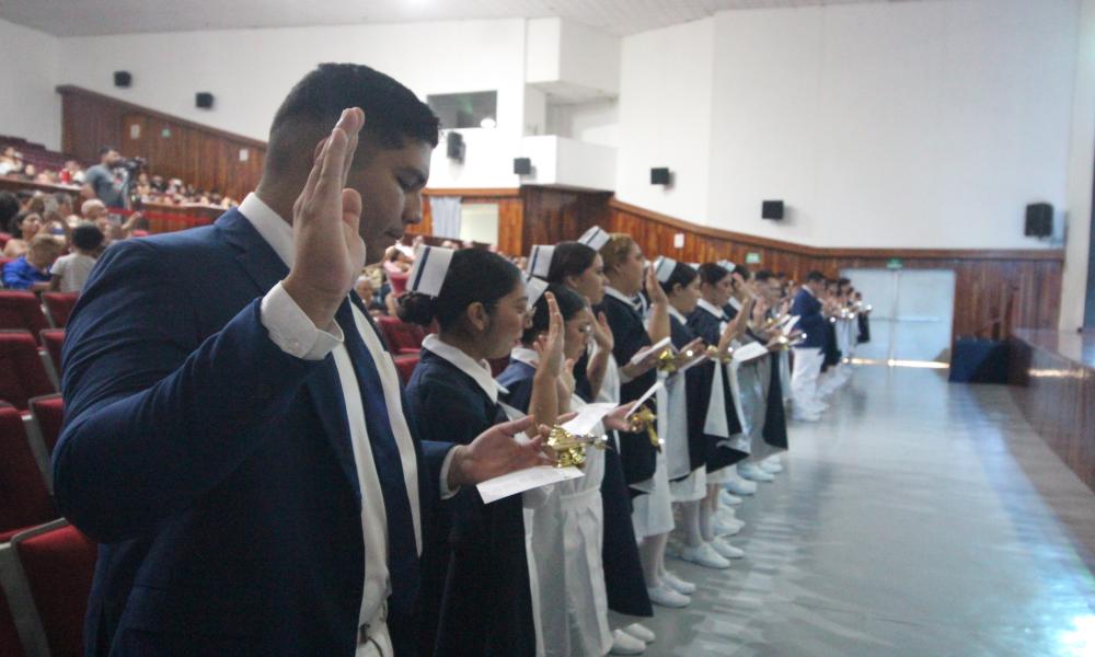 CUCosta gradúa a 35 nuevos profesionales de Enfermería comprometidos con el cuidado de la vida