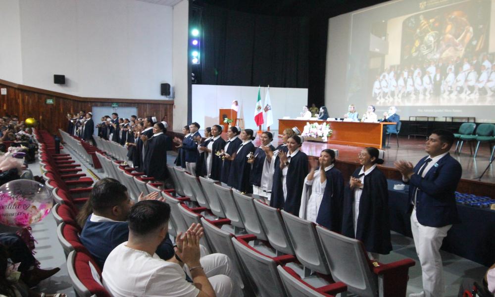 CUCosta gradúa a 35 nuevos profesionales de Enfermería comprometidos con el cuidado de la vida