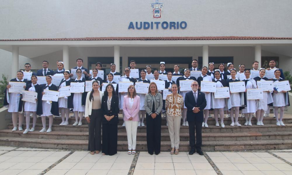 CUCosta gradúa a 35 nuevos profesionales de Enfermería comprometidos con el cuidado de la vida