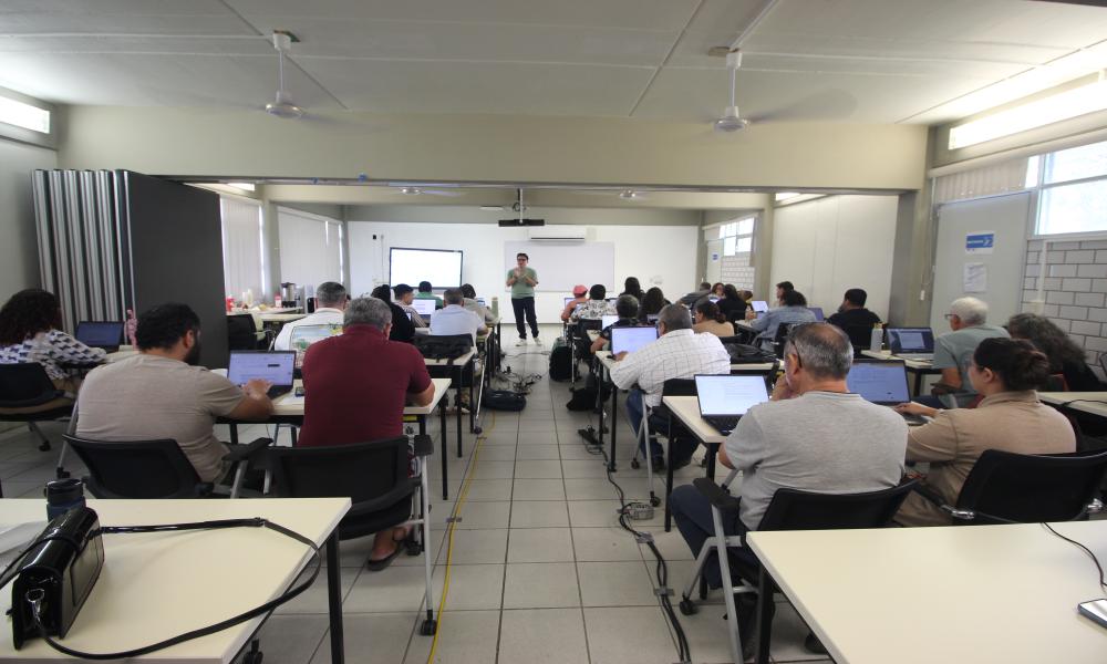 Inteligencia Artificial fortalece la formación docente y la investigación científica en el CUCosta