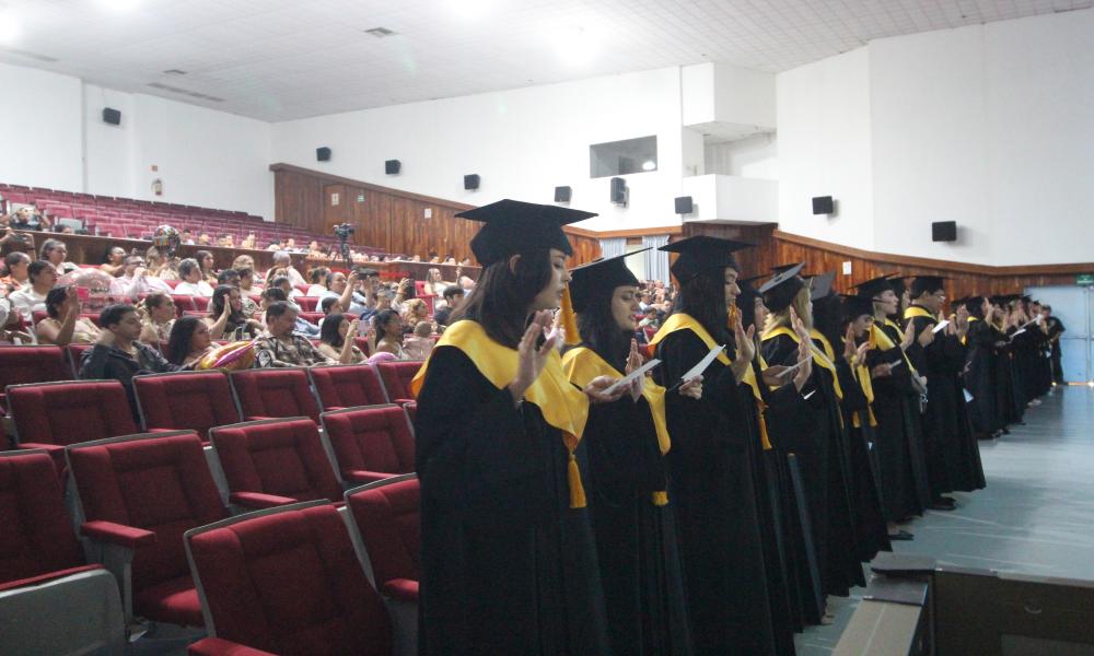 CUCosta gradúa a 32 nuevos profesionales de la Nutrición