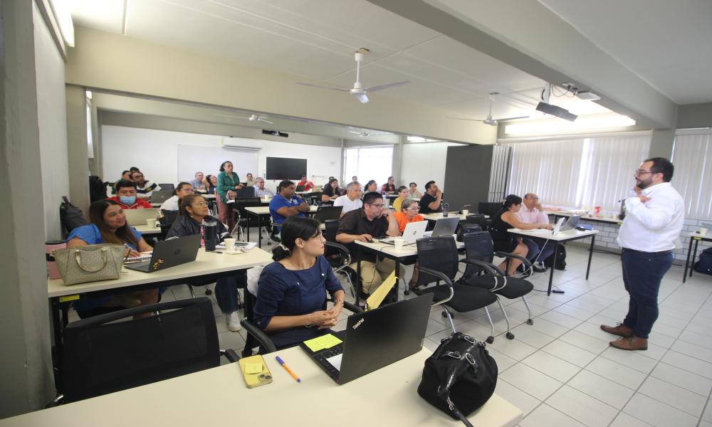 Directivos y docentes del CUCosta fortalecen competencias para la construcción de entornos saludables en el aula