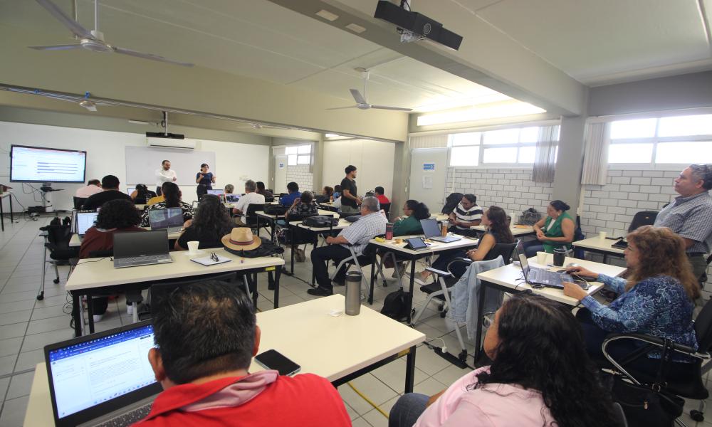 Directivos y docentes del CUCosta fortalecen competencias para la construcción de entornos saludables en el aula