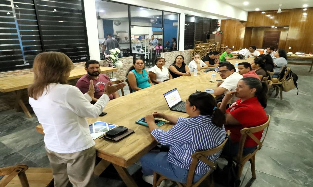 La Rectora del CUCosta fortalece la vinculación académica durante jornada de trabajo en Tomatlán