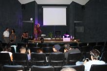 Conferencia del Artista León de la Vega en CUCosta