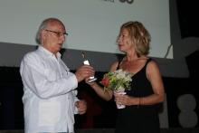 Entregan presea “La Iguana de Oro” al cineasta Carlos Saura