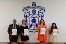 Rinden protesta primeros egresados de Artes Visuales