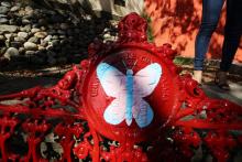 Instalan “Banca Roja” En Paseo del Lago CUCosta