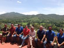 La Rectora del CUCosta visitó el módulo Tomatlán para fortalecer su operación y consolidar la oferta académica en la región Idioma Español La Dra. María Esther Avelar Álvarez, Rectora del Centro Universitario de la Costa (CUCosta), realizó una visita de reconocimiento al módulo universitario en el municipio de Tomatlán, acompañada por directivos y coordinadores universitarios.  Durante el recorrido, la Rectora sostuvo un diálogo cercano con el personal administrativo y docente, con quienes intercambió punto