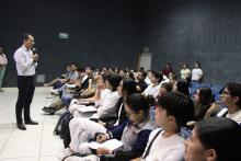 Capacitan a 150 estudiantes del CUCosta para fortalecer campaña de vacunación contra el sarampión en Puerto Vallarta